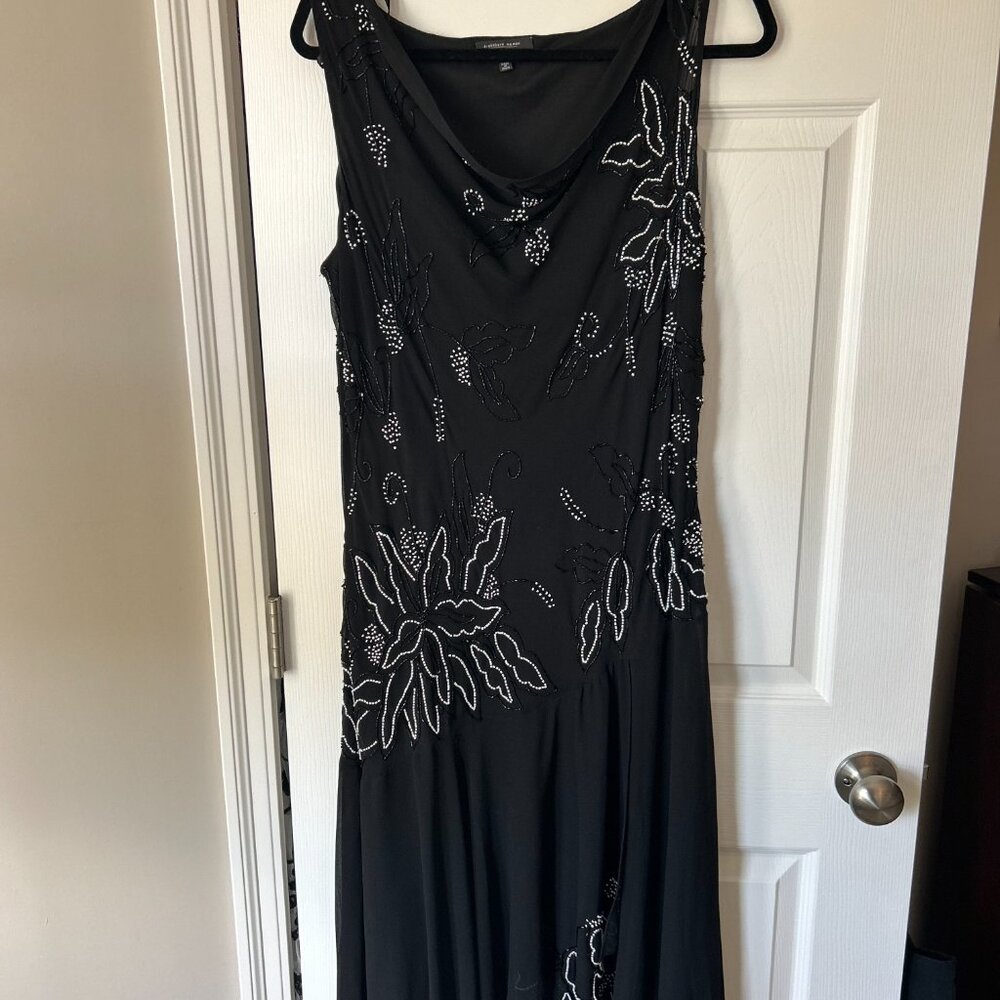 Black mid gown with sequencing - Picture 3 of 4